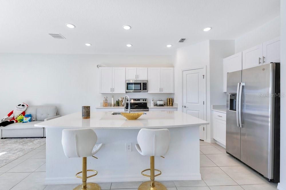 For Rent: $2,350 (3 beds, 2 baths, 1616 Square Feet)