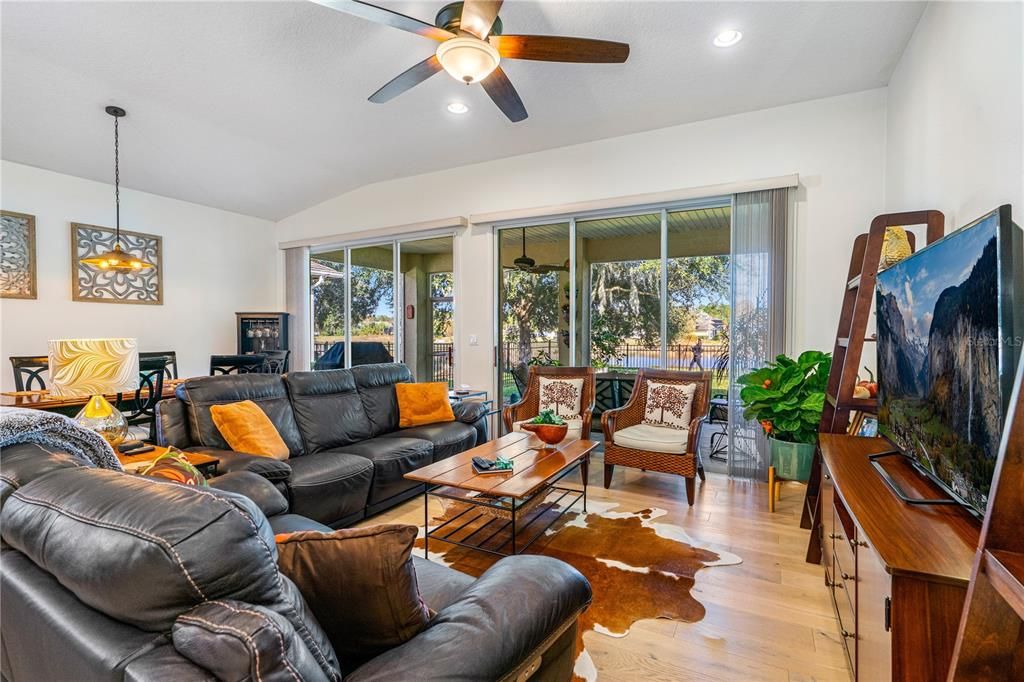 На продажу: $437,500 (3 спален, 2 ванн, 2017 Квадратных фут)