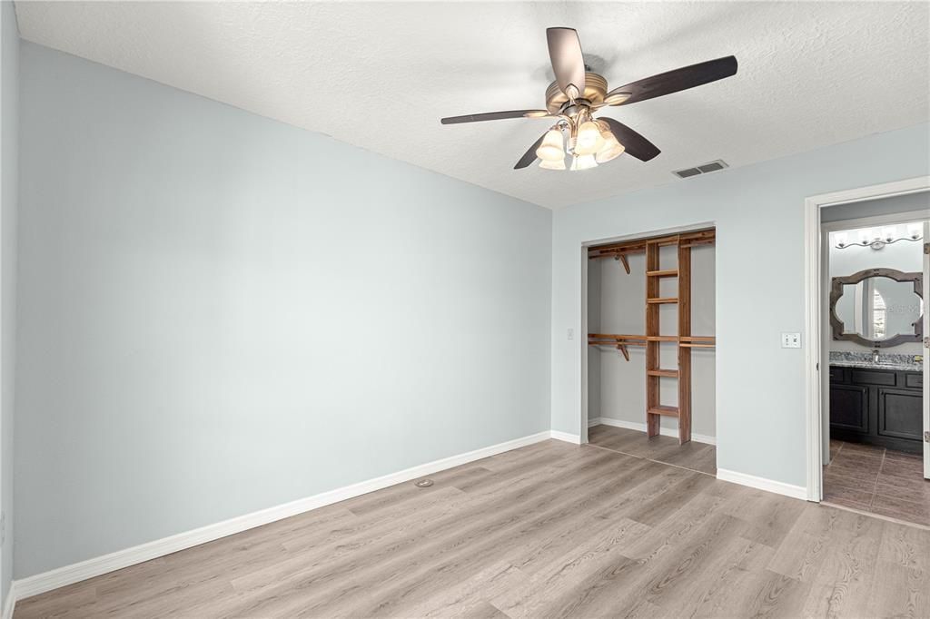 待售: $189,900 (2 贝兹, 2 浴室, 1078 平方英尺)