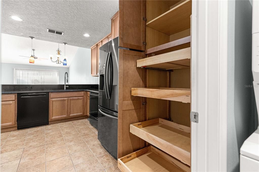 待售: $189,900 (2 贝兹, 2 浴室, 1078 平方英尺)