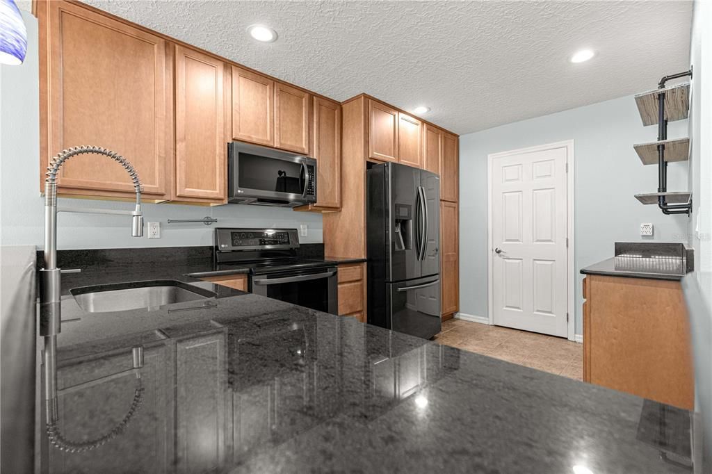 待售: $189,900 (2 贝兹, 2 浴室, 1078 平方英尺)