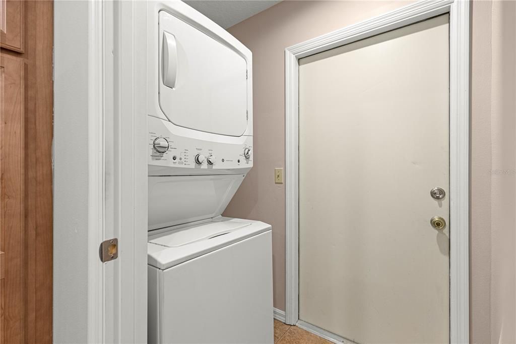 待售: $189,900 (2 贝兹, 2 浴室, 1078 平方英尺)