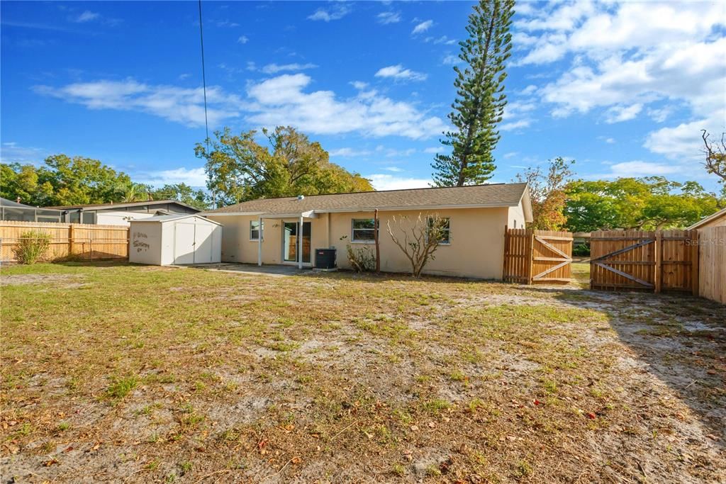 En Venta: $329,900 (4 camas, 2 baños, 1228 Pies cuadrados)