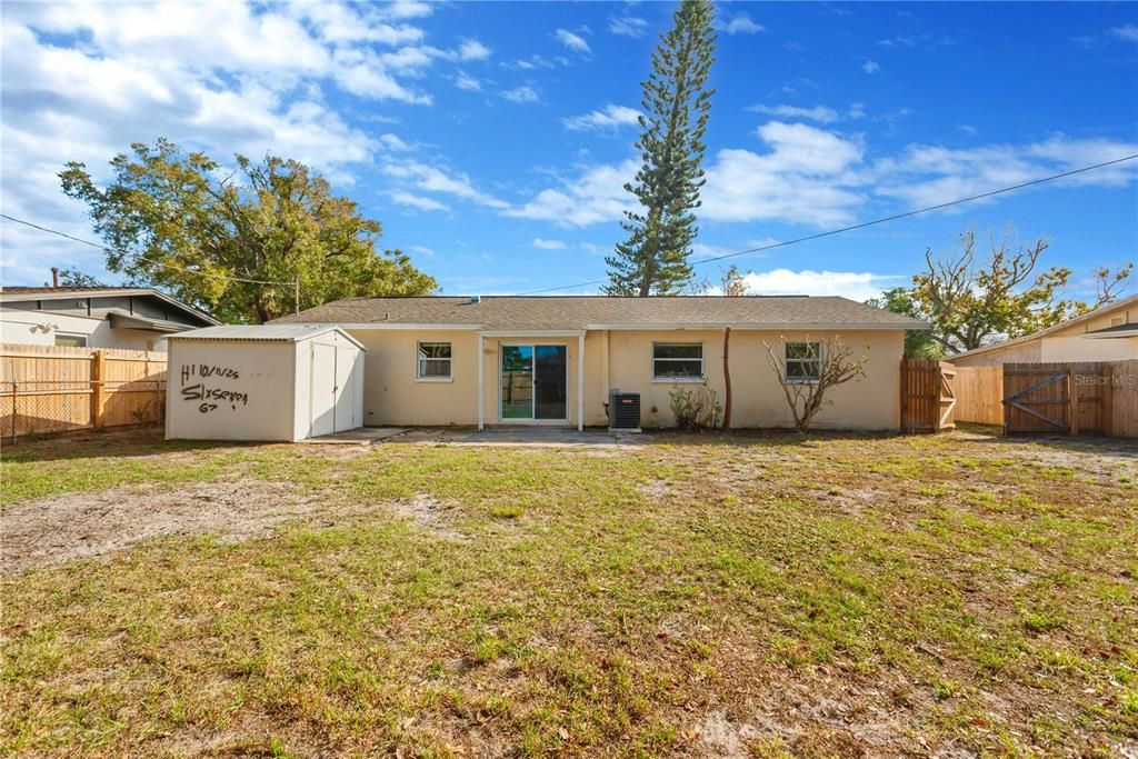 En Venta: $329,900 (4 camas, 2 baños, 1228 Pies cuadrados)