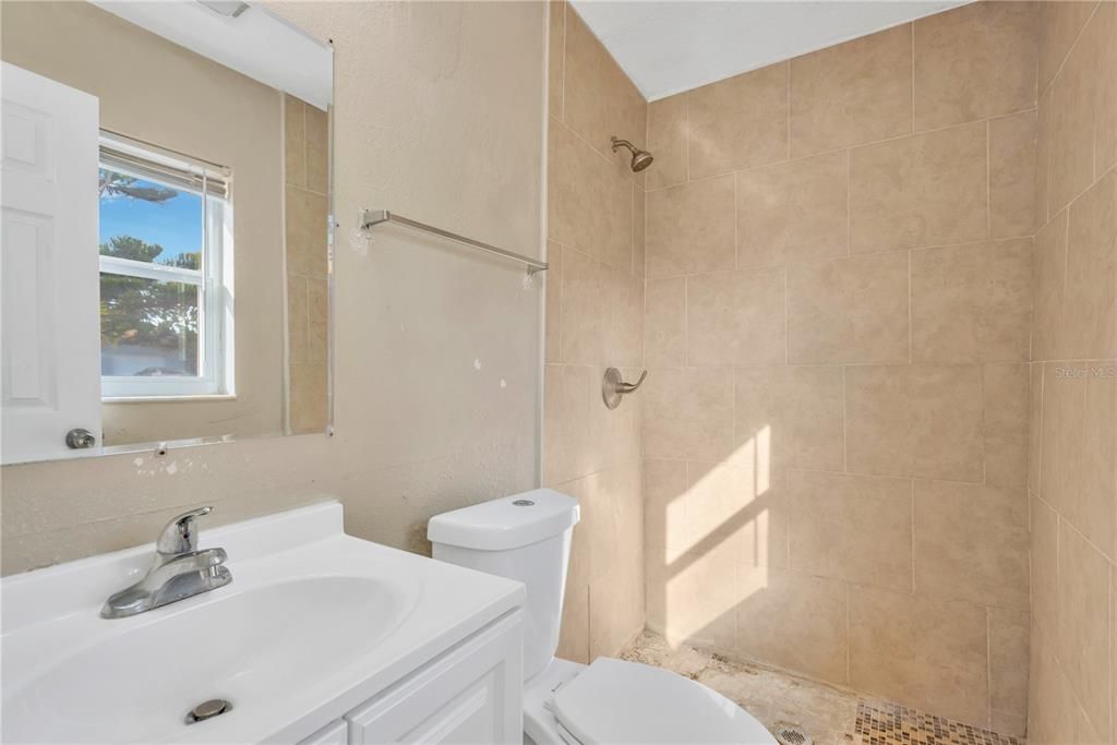 En Venta: $329,900 (4 camas, 2 baños, 1228 Pies cuadrados)