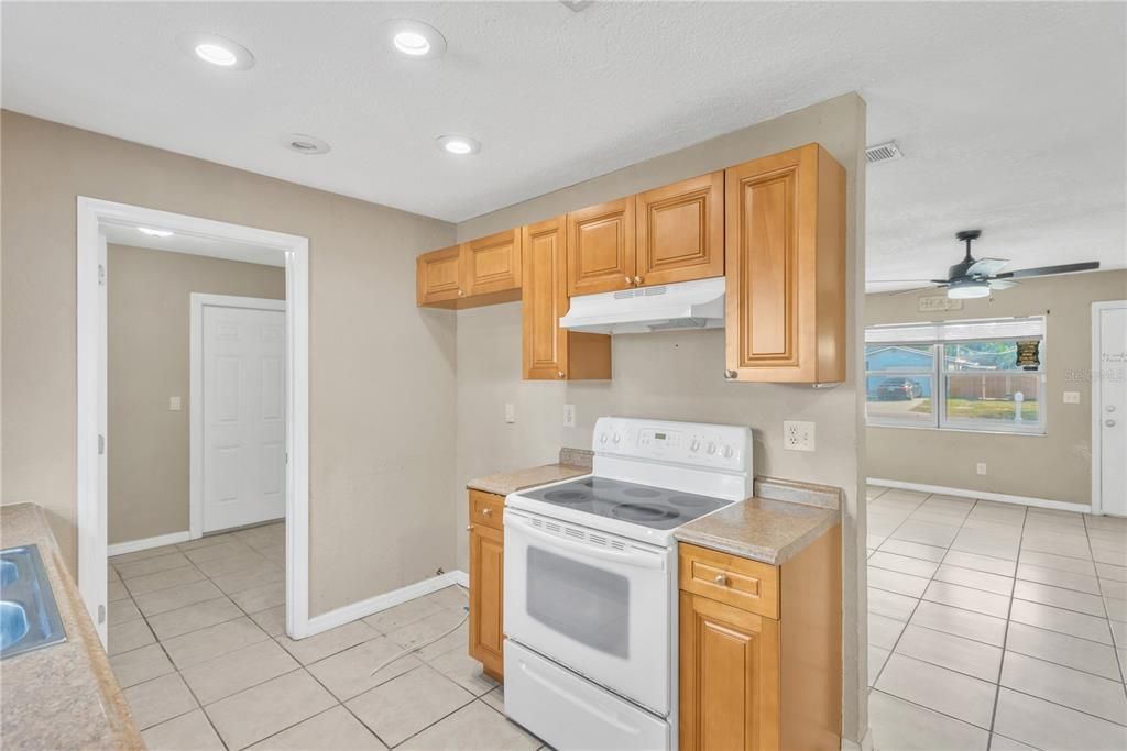 En Venta: $329,900 (4 camas, 2 baños, 1228 Pies cuadrados)