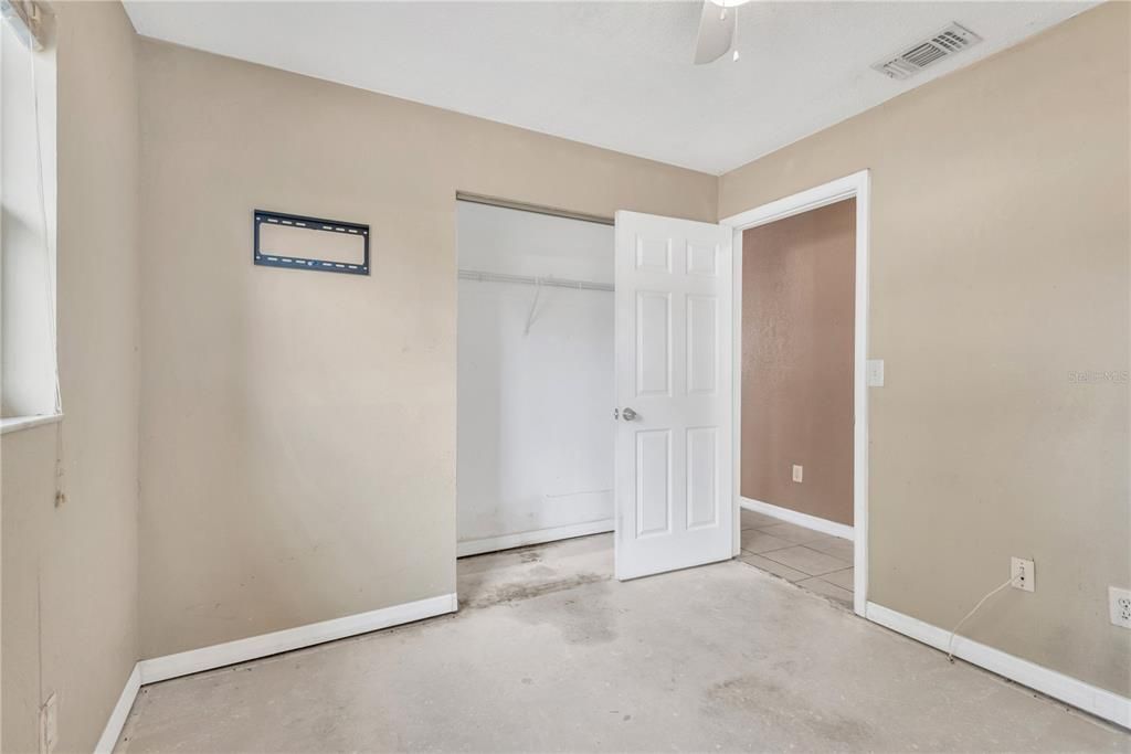 En Venta: $329,900 (4 camas, 2 baños, 1228 Pies cuadrados)