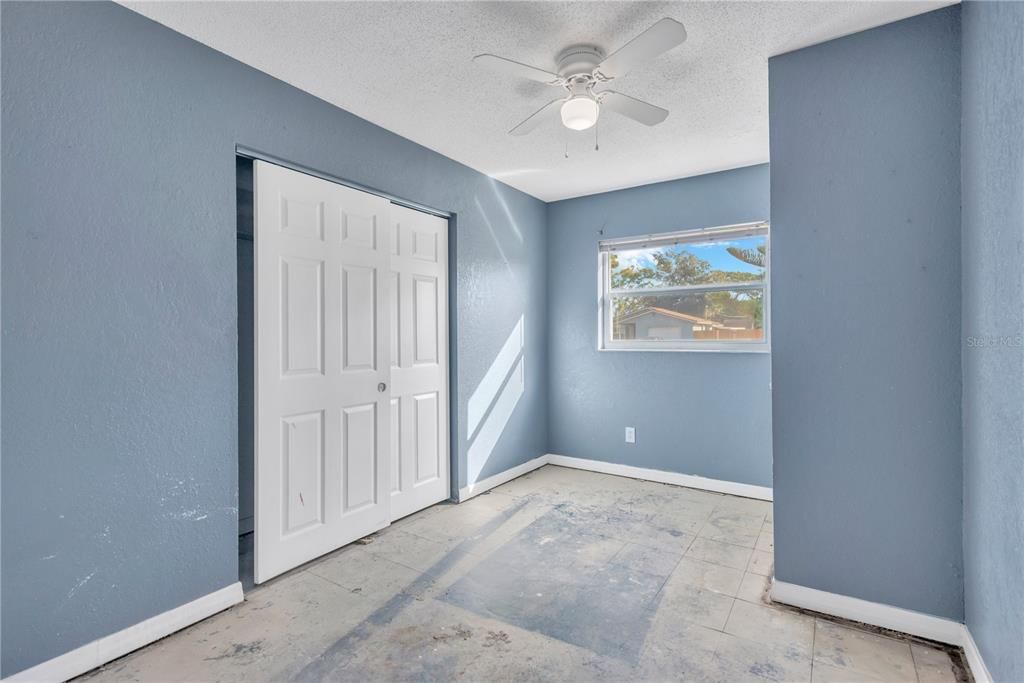 En Venta: $329,900 (4 camas, 2 baños, 1228 Pies cuadrados)