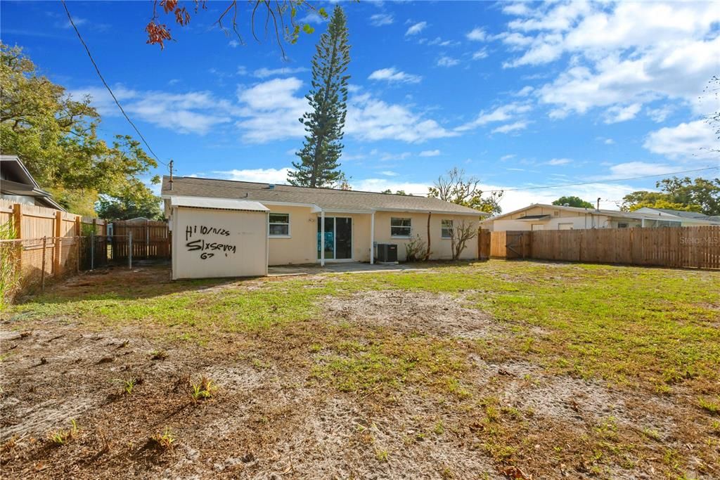 En Venta: $329,900 (4 camas, 2 baños, 1228 Pies cuadrados)