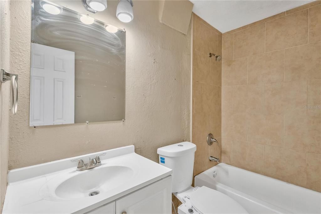 En Venta: $329,900 (4 camas, 2 baños, 1228 Pies cuadrados)