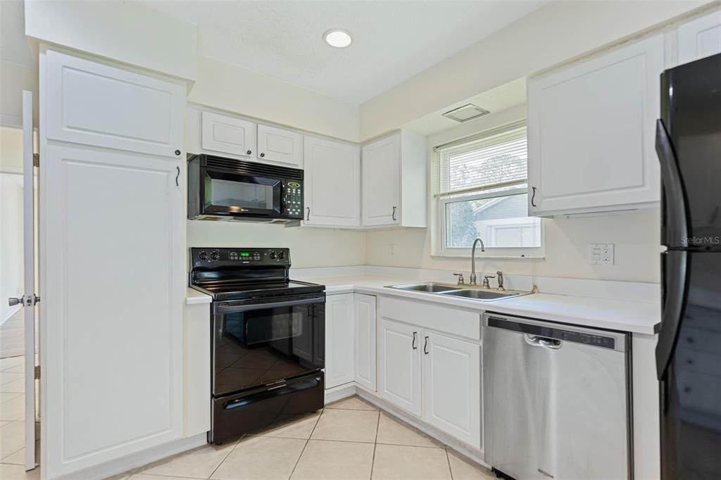 В аренду: $2,700 (3 спален, 2 ванн, 1446 Квадратных фут)