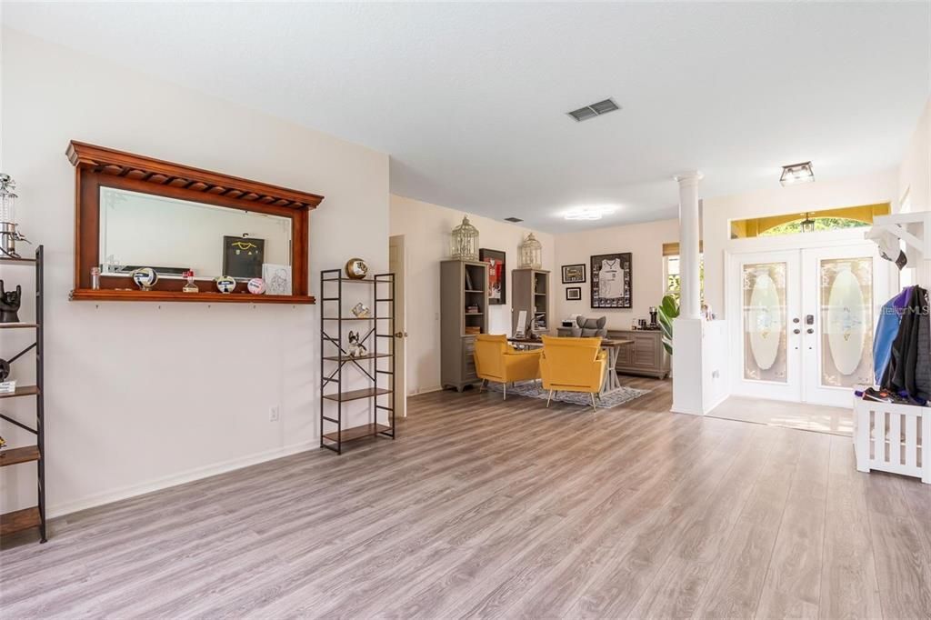 En Venta: $650,000 (5 camas, 2 baños, 2708 Pies cuadrados)