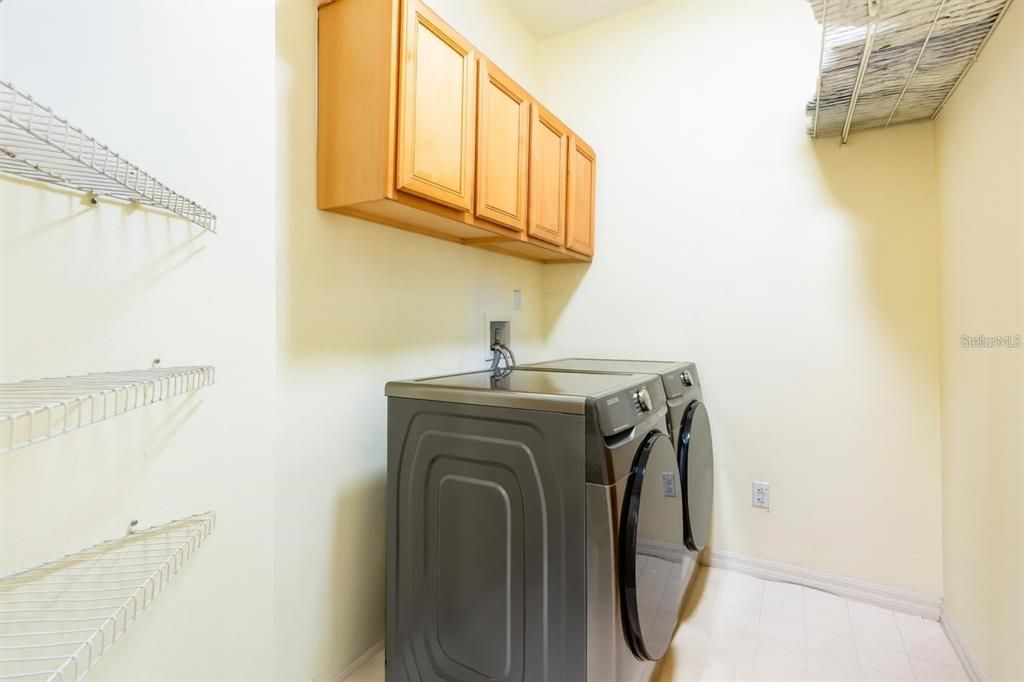 En Venta: $650,000 (5 camas, 2 baños, 2708 Pies cuadrados)