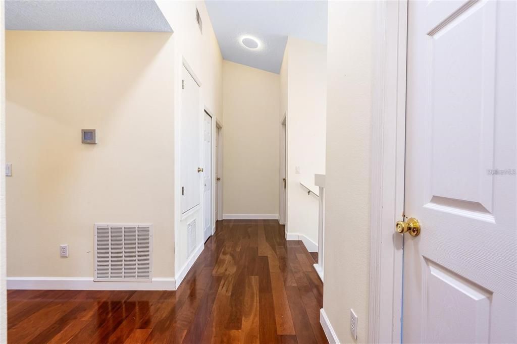 En Venta: $650,000 (5 camas, 2 baños, 2708 Pies cuadrados)