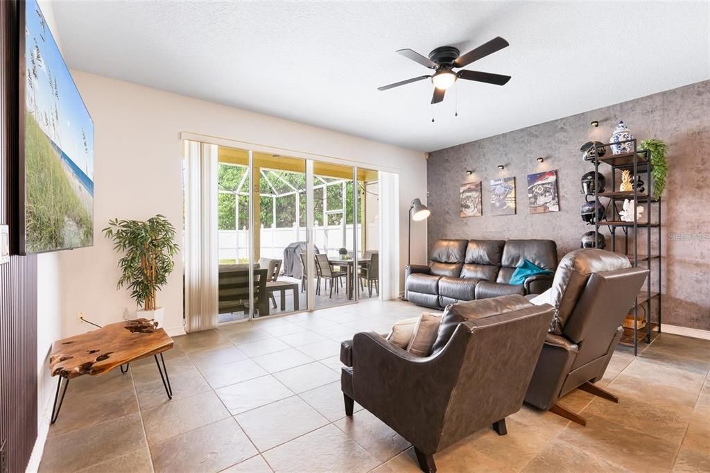 En Venta: $650,000 (5 camas, 2 baños, 2708 Pies cuadrados)