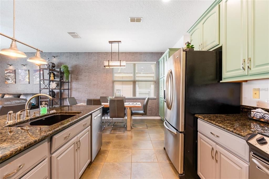 En Venta: $650,000 (5 camas, 2 baños, 2708 Pies cuadrados)