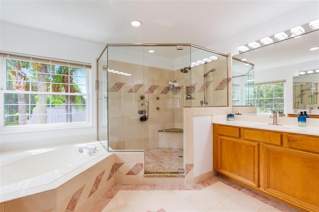 En Venta: $650,000 (5 camas, 2 baños, 2708 Pies cuadrados)