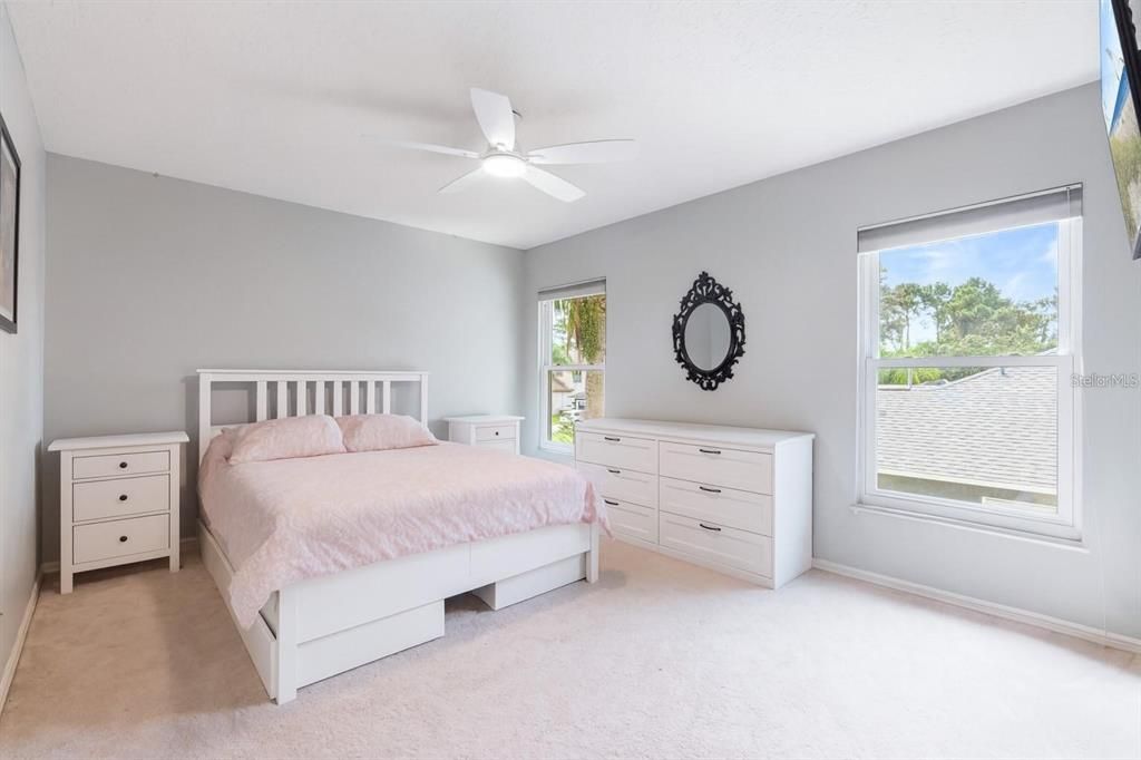 En Venta: $650,000 (5 camas, 2 baños, 2708 Pies cuadrados)