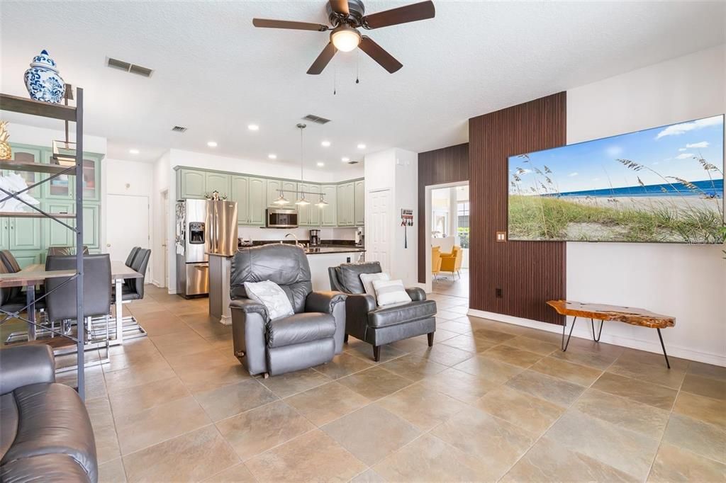 En Venta: $650,000 (5 camas, 2 baños, 2708 Pies cuadrados)