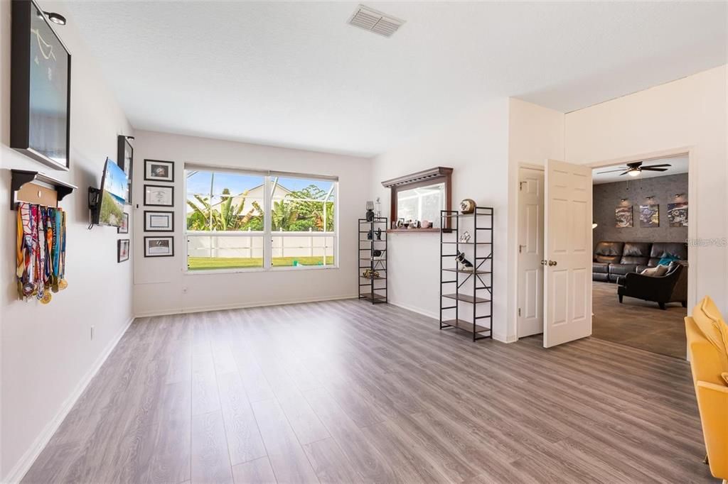 En Venta: $650,000 (5 camas, 2 baños, 2708 Pies cuadrados)