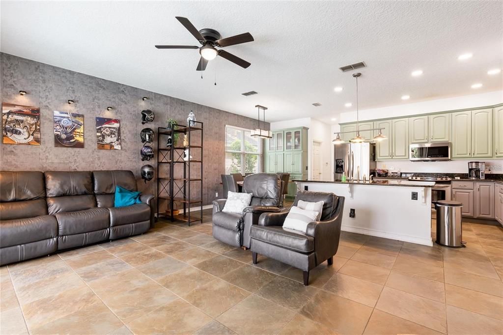 En Venta: $650,000 (5 camas, 2 baños, 2708 Pies cuadrados)