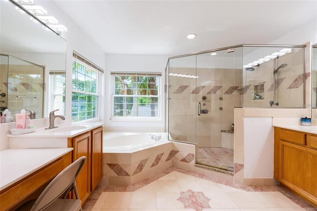 En Venta: $650,000 (5 camas, 2 baños, 2708 Pies cuadrados)