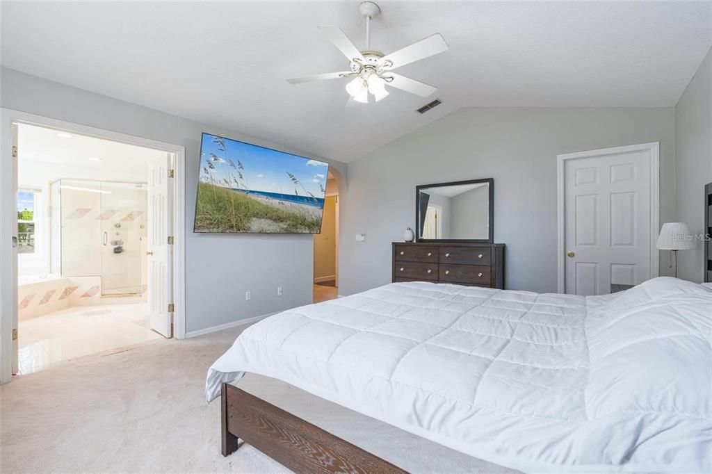 En Venta: $650,000 (5 camas, 2 baños, 2708 Pies cuadrados)