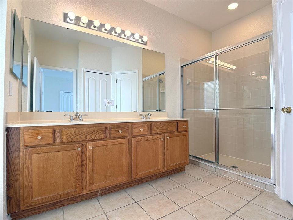 Active With Contract: $2,400 (4 beds, 3 baths, 1919 Square Feet)