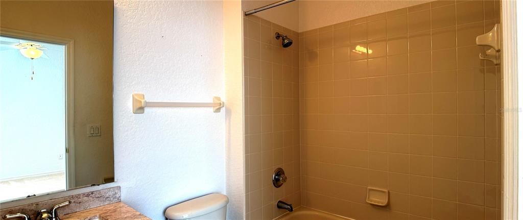 En Renta: $2,700 (4 camas, 3 baños, 1919 Pies cuadrados)