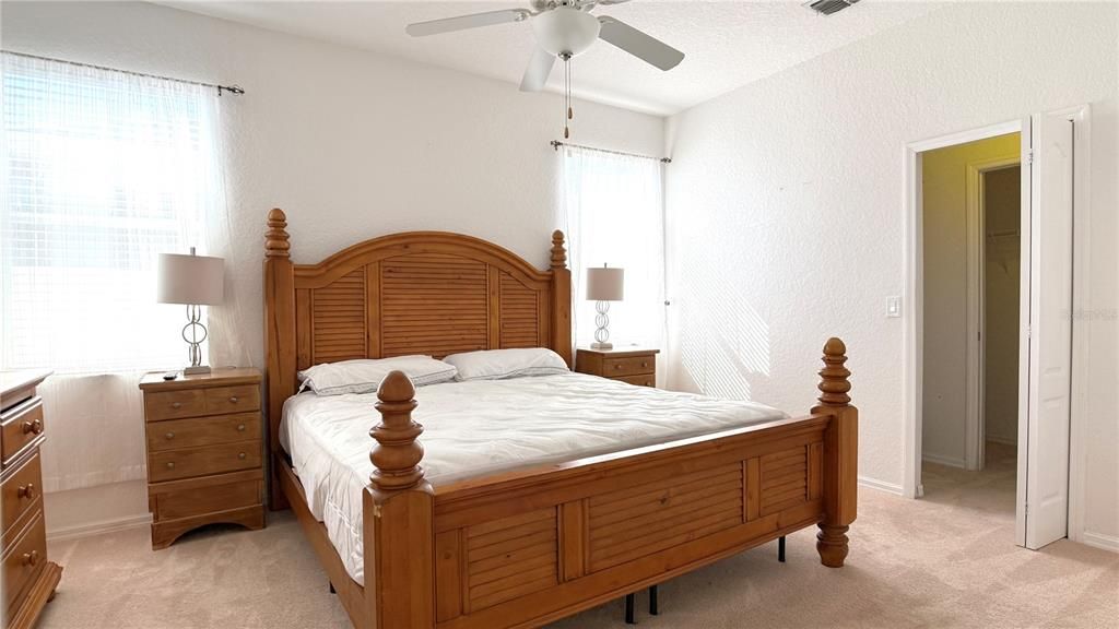 En Renta: $2,700 (4 camas, 3 baños, 1919 Pies cuadrados)