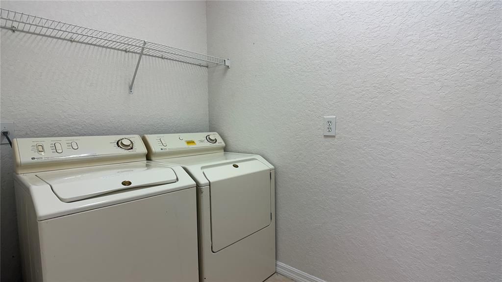 En Renta: $2,700 (4 camas, 3 baños, 1919 Pies cuadrados)