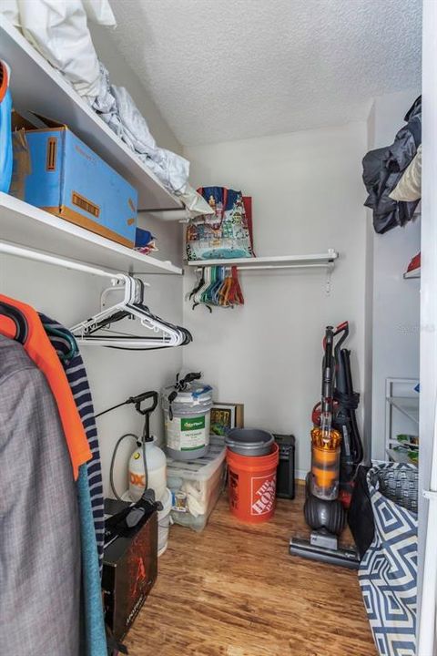 For Sale: $169,900 (2 beds, 2 baths, 1075 Square Feet)