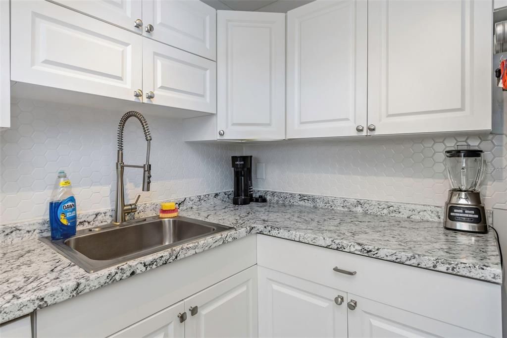 For Sale: $169,900 (2 beds, 2 baths, 1075 Square Feet)