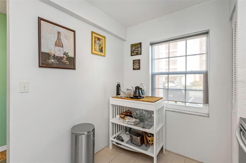 For Sale: $169,900 (2 beds, 2 baths, 1075 Square Feet)