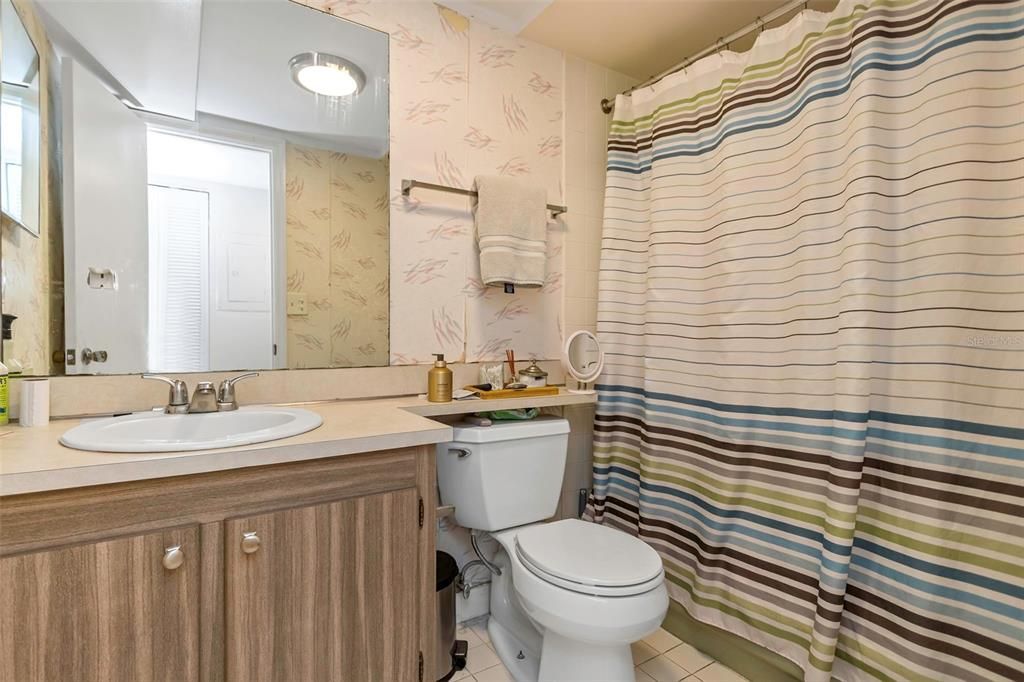 For Sale: $169,900 (2 beds, 2 baths, 1075 Square Feet)