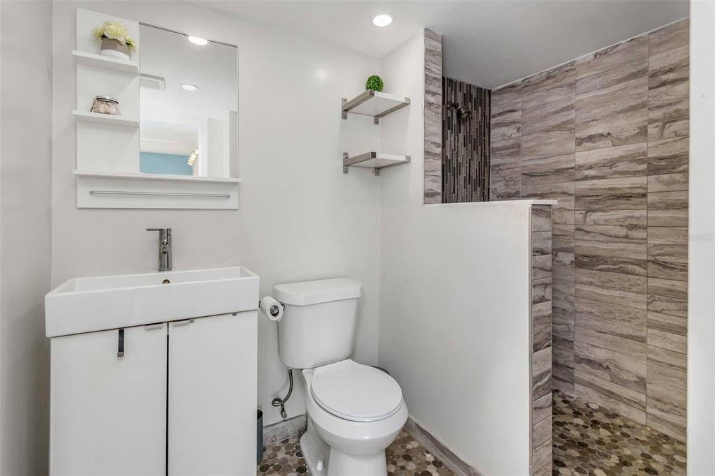 For Sale: $169,900 (2 beds, 2 baths, 1075 Square Feet)