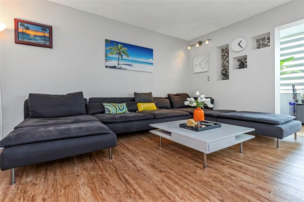 For Sale: $169,900 (2 beds, 2 baths, 1075 Square Feet)