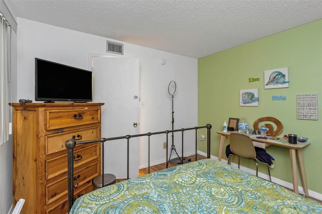 For Sale: $169,900 (2 beds, 2 baths, 1075 Square Feet)