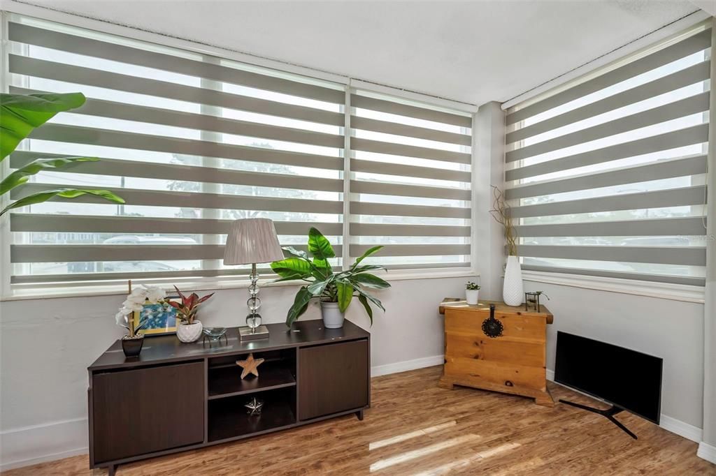 For Sale: $169,900 (2 beds, 2 baths, 1075 Square Feet)