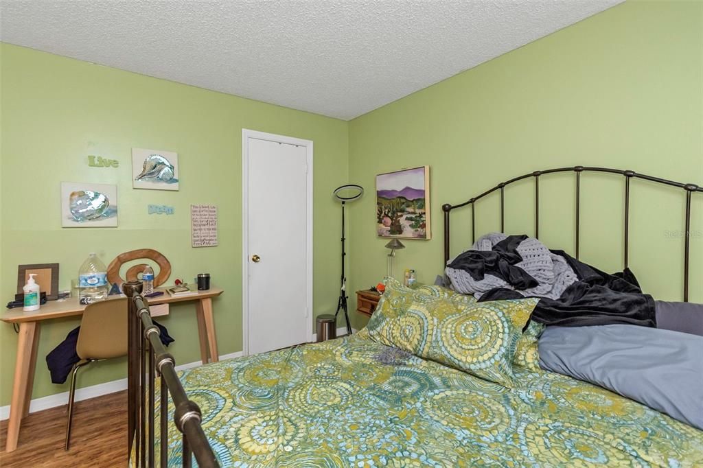 For Sale: $169,900 (2 beds, 2 baths, 1075 Square Feet)