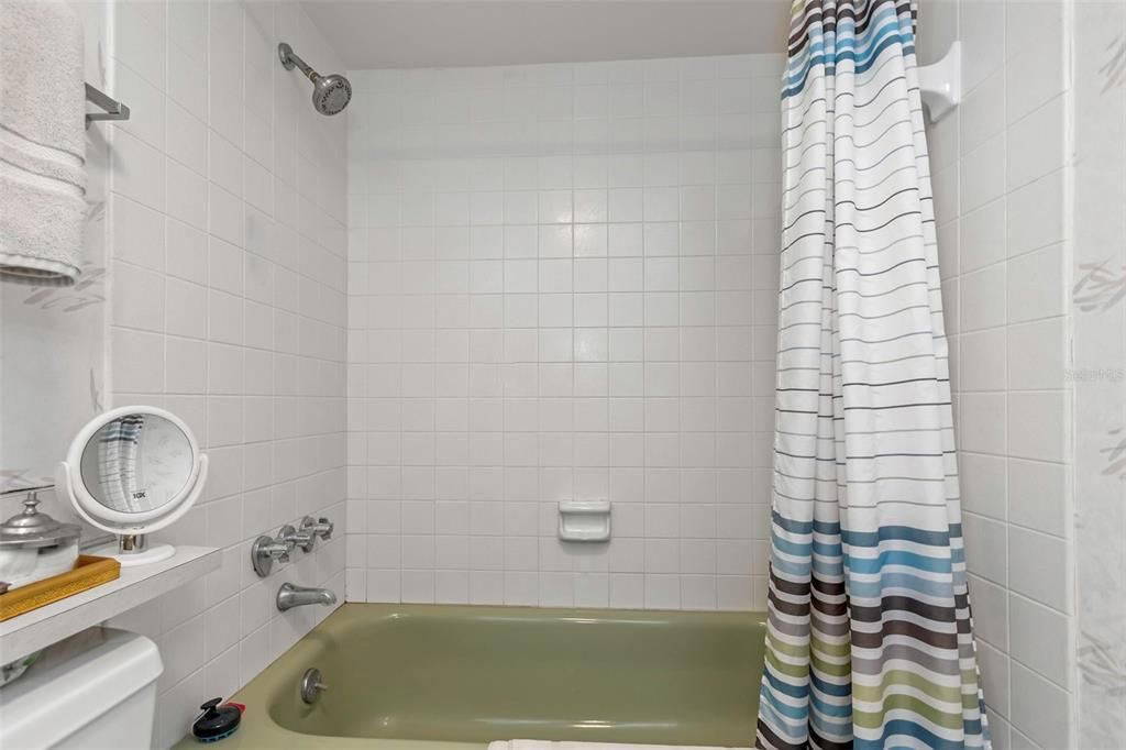 For Sale: $169,900 (2 beds, 2 baths, 1075 Square Feet)