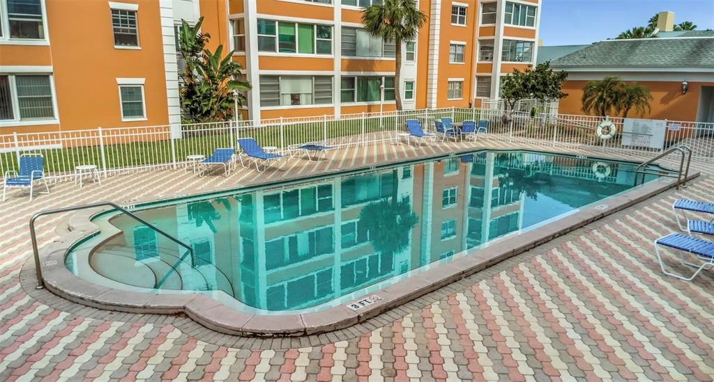 For Sale: $169,900 (2 beds, 2 baths, 1075 Square Feet)