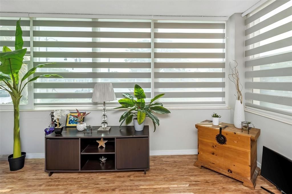 For Sale: $169,900 (2 beds, 2 baths, 1075 Square Feet)