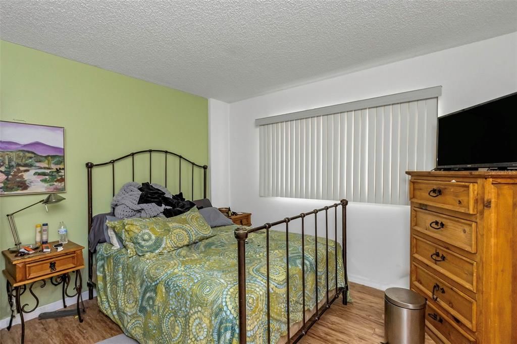 For Sale: $169,900 (2 beds, 2 baths, 1075 Square Feet)