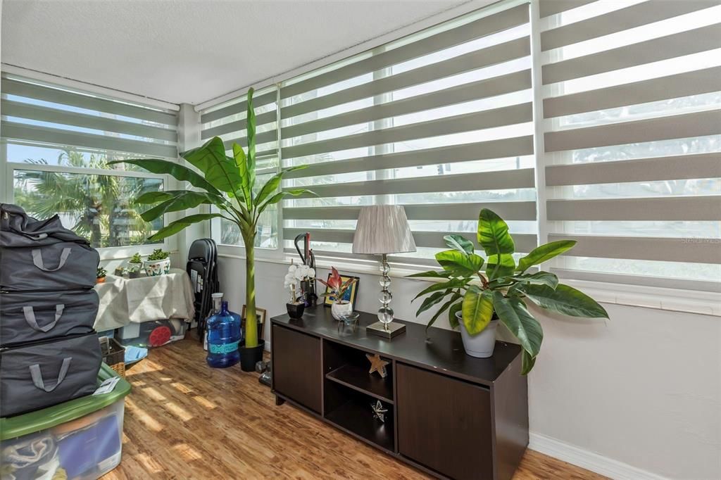 For Sale: $169,900 (2 beds, 2 baths, 1075 Square Feet)