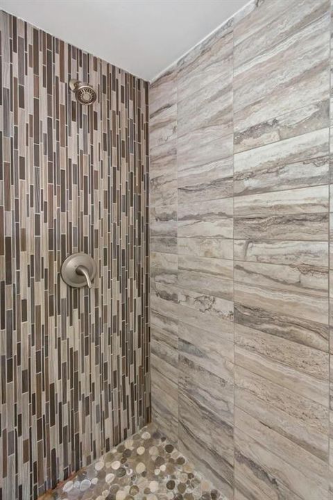 For Sale: $169,900 (2 beds, 2 baths, 1075 Square Feet)