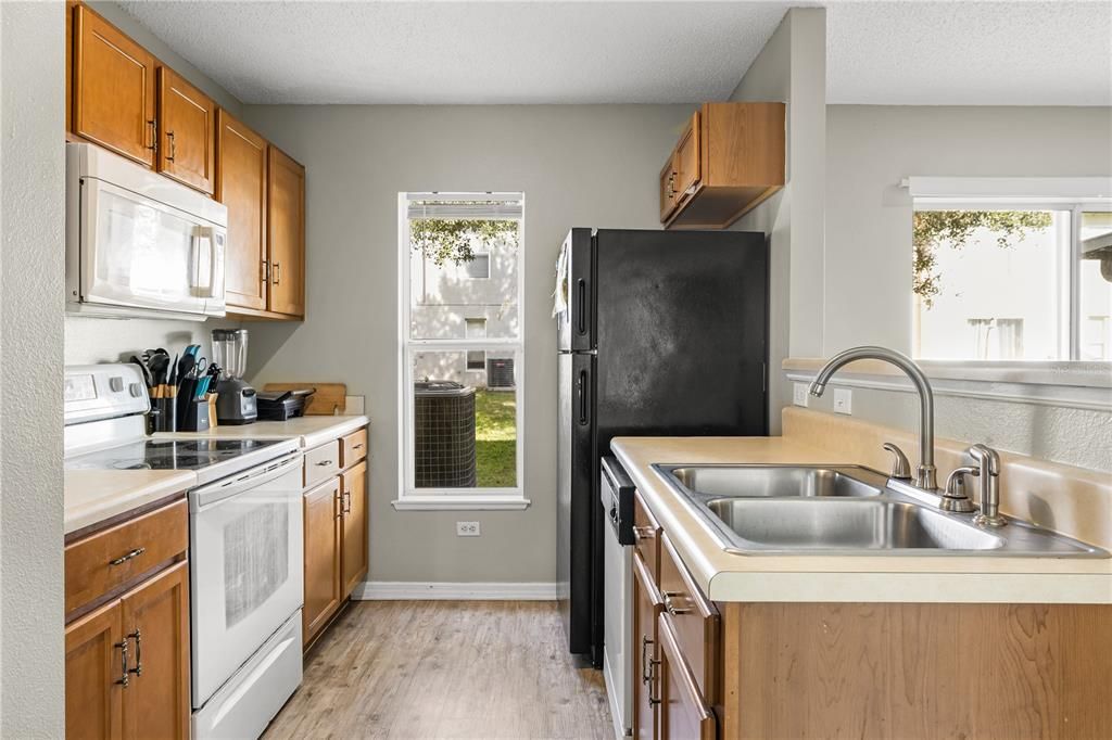 待售: $280,000 (3 贝兹, 2 浴室, 1703 平方英尺)