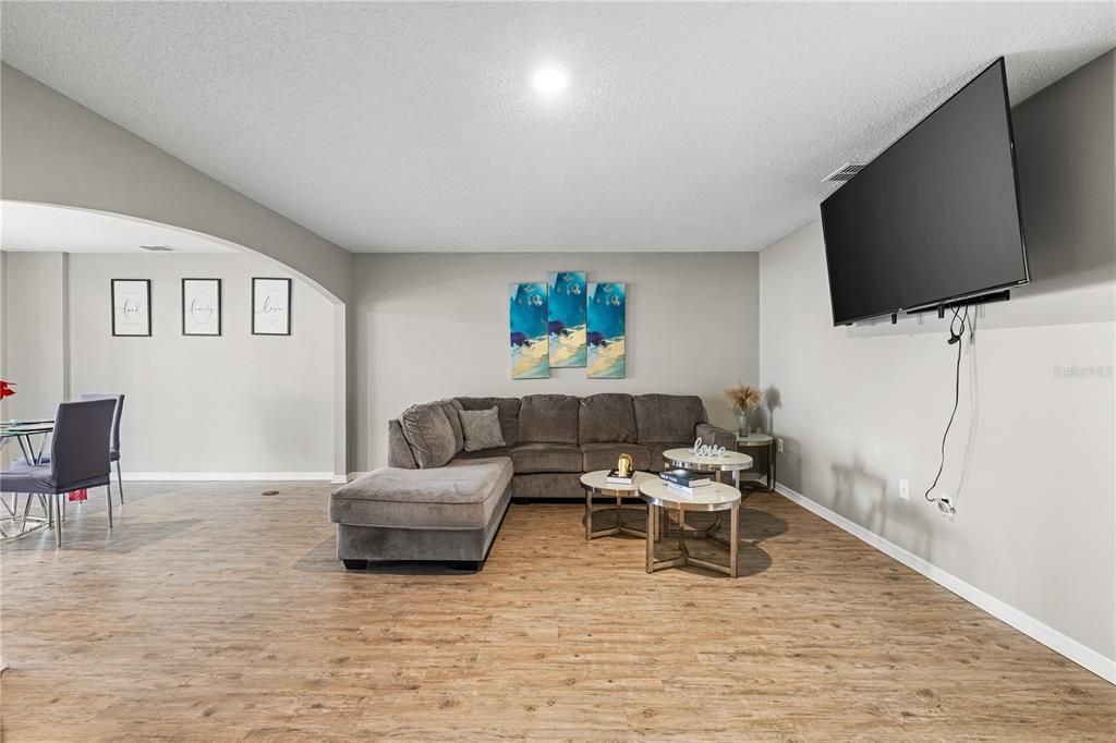 待售: $280,000 (3 贝兹, 2 浴室, 1703 平方英尺)