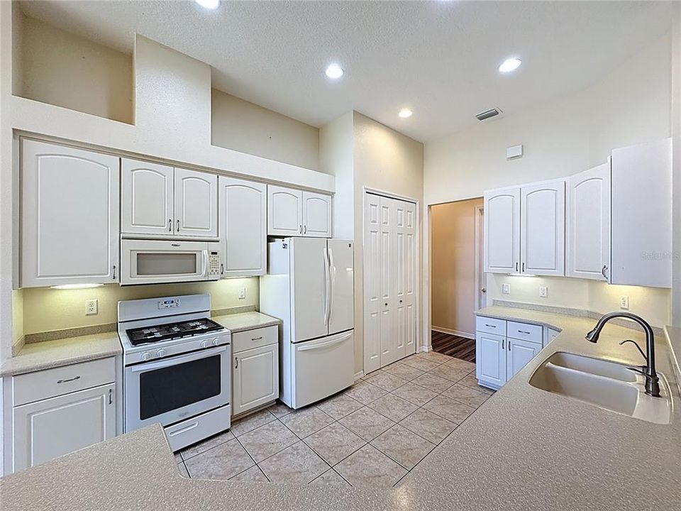 待售: $435,000 (3 贝兹, 2 浴室, 2511 平方英尺)