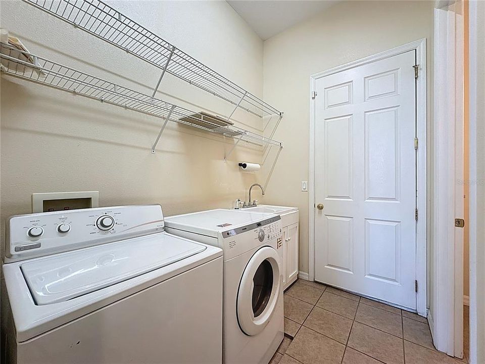 待售: $435,000 (3 贝兹, 2 浴室, 2511 平方英尺)